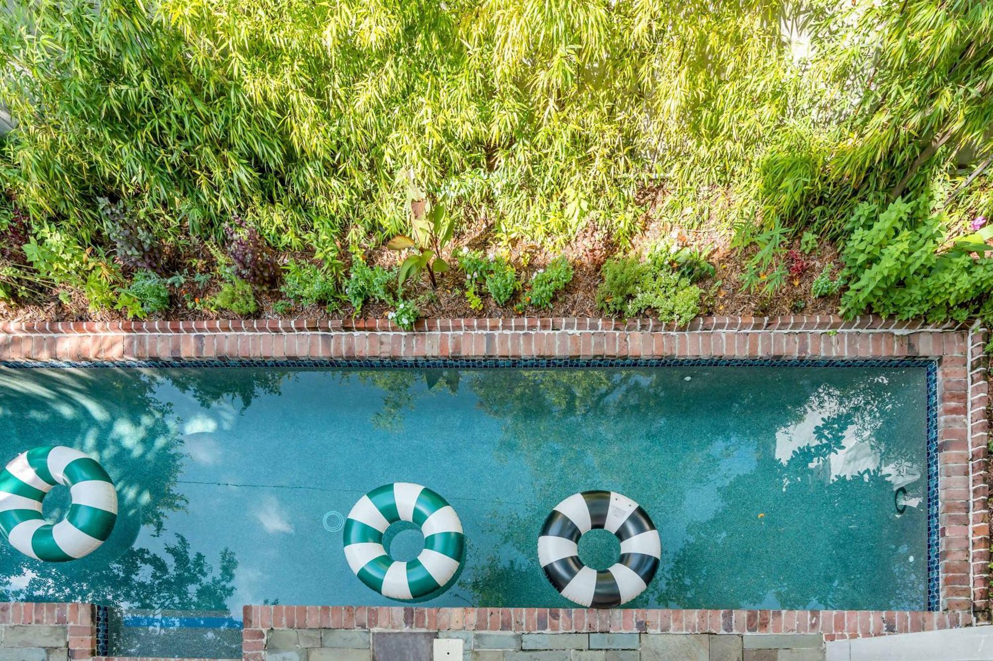 Serene Cottage With Beautiful Garden And Heated Pool Charleston Zewnętrze zdjęcie